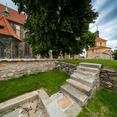 City Walls, Outer Bailey Gardens and Former Graveyard